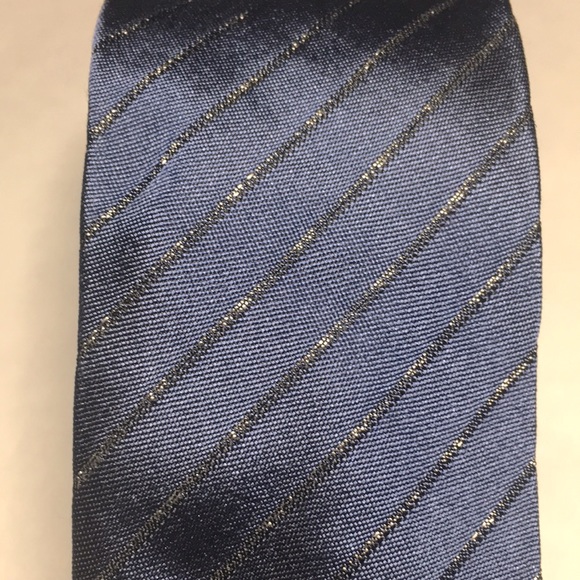 Strellson- blue will grey thin diagonal stripes tie. Italian made 100% silk. - Picture 3 of 9